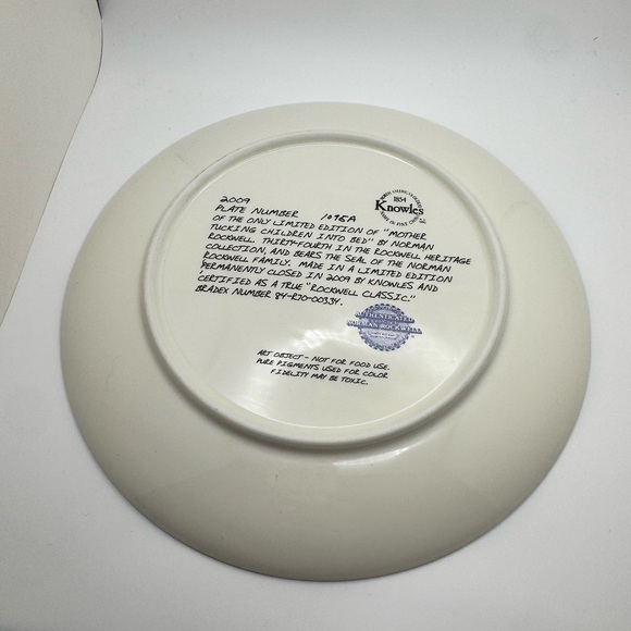 Norman Rockwell "Mother Tucking Children Into Bed" 2009 Decorative Plate - Picture 2 of 4